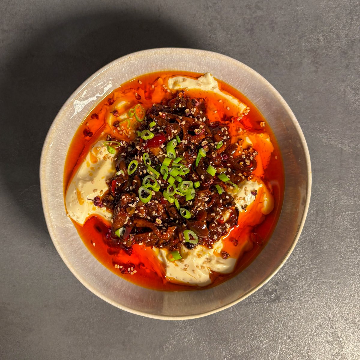 Seidentofu — Sizzle & Chiliöl